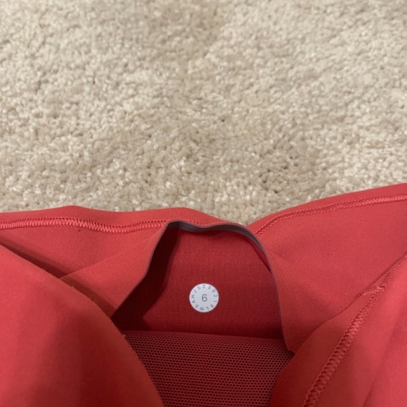lululemon capri leggings RARE!! (color not sold anymore) - Picture 4 of 4